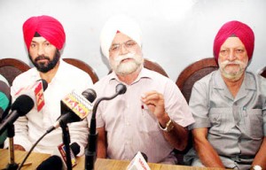 All J&K MTCA convenor Surinder Singh Kala addressing press conference in Jammu on Monday.         -Excelsior/Rakesh