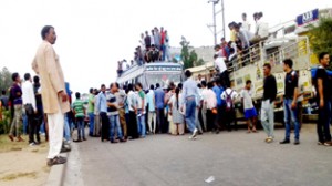 People protesting against the alleged murder of a youth at Bari Brahmana on Tuesday. -Excelsior/Govind