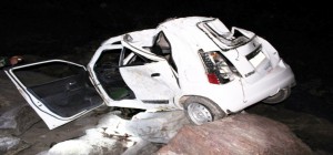 The ill-fated vehicle after accident at Kandni area of Drabshalla in district Kishtwar on Sunday.     —Excelsior/Tilak Raj