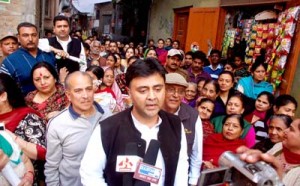 Vikram Malhotra, Congress candidate interacting with Jammu East residents on Thursday.