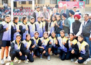 Jubilant handball winners posing alongwith the dignitaries at Jammu University on Wednesday.             -Excelsior/Rakesh