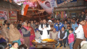 Vikram Malhotra, Congress candidate, Jammu East  interacting with people on Monday.