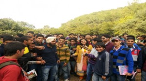 Students of Science College alongwith faculty members during Tree Talk campaign.