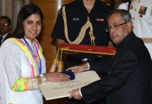 Dr Shabnam Ara being felicitated by President of India, Pranab Mukherji in New Delhi. 