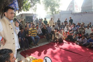 BSP candidate from Nagrota Assembly constituency, Rakesh Wazir, addressing a public meeting at Nagrota.