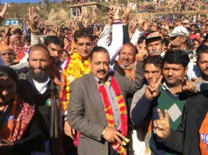 Union Minister Dr Jitendra Singh receiving a welcome on his arrival at Tron (Marmat) during a whirlwind tour of the upper reaches of Doda and Inderwal Assembly constituencies on Thursday. 