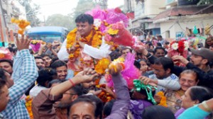 Vikram Malhotra being accorded warm reception and gardlanded by Congress party workers at Jammu on Friday.