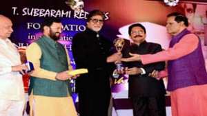 Governor of Maharashtra Ch Vidyasagar Rao presenting the 2nd Yash Chopra Memorial National Award to Amitabh Bachchan in Mumbai on Friday.  (UNI)