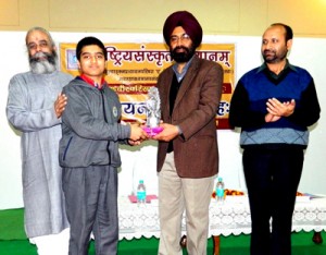 A S Gill, Assistant Commissioner, KVS, Jammu distributing prizes among the winners. 