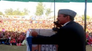 Former Minister & AICC leader Ghulam Nabi Azad addressing large public rally at Billawar on Wednesday.