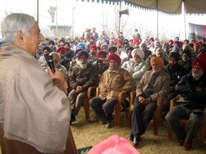PDP patron Mufti Mohammad Sayeed expressing his views during interacting with Sikh leaders in Srinagar on Friday.