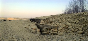 The bund constructed by the Government in Aarigantoo village. The residents have apprehensions that it can breach any time as it is not strong enough to stand in floods. -Excelsior picture