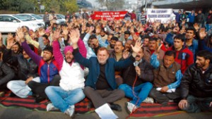 Activists of National Trade Union Front staging protest dharna in Jammu on Wednesday. -Excelsior/Rakesh