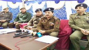 Police officers at a press conference at Bari Brahmana on Saturday.— Excelsior / Gautam