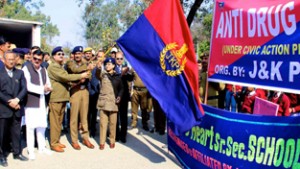 IGP, Rajesh Kumar and DIG, Shakeel Beig flagging off Anti-drug rally at Kathua on Saturday.