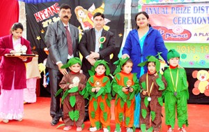 Students wearing fancy dresses posing along with staff members at Kids Planet.