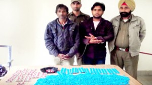 Two drug peddlers in police custody. -Excelsior/Gautam