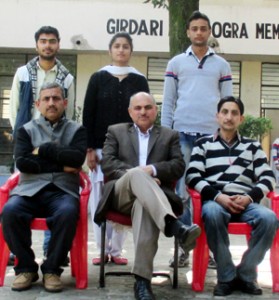 Winners of quiz competition posing along with dignitaries at GLDM Degree College, Hiranagar in Kathua.