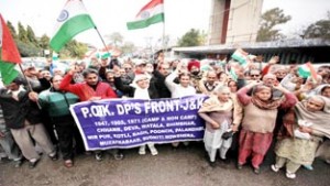 PoJK DPs taking out protest rally in Jammu on Thursday. -Excelsior/ Rakesh