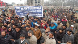 Daily Wagers of PHE Department taking out protest march at Srinagar on Saturday. -Excelsior/Tariq Mir