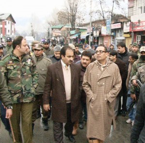 Divisional Commissioner Kashmir Rohit Kansal conducting tour of Srinagar city on Wednesday.