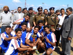 Winners posing along with DIG Jammu, Shakeel Ahmed Beig during prize distribution function organized by Samba Police. 