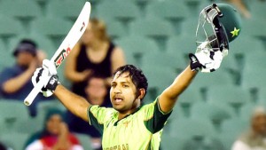 Pakistan’s opening batsman Sarfaraz Ahmed acknowledges the crowd after his maiden ODI hundred against Ireland in World Cup 2015 at Adelaide on Sunday. (UNI)