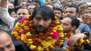 New PCC chief Ghulam Ahmed Mir being accorded warm welcome by party workers in Jammu on Tuesday. - Excelsior/Rakesh