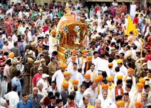 Shobha yatra being taken out in Jammu on the occasion of Ramnavmi on Saturday. -Excelsior/Rakesh