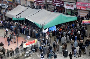 Flood hit traders protesting in Srinagar on Wednesday. —Excelsior/Amin War