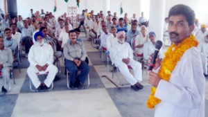 Arun Sharma addressing Congress workers at Vijaypur on Friday.