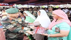 GOC 16 Corps Lt Gen KH Singh felicitating ‘Veer Naris’ during function at Rajouri.