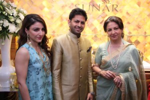 Actress Soha Ali Khan, Praveen Goel CMD Sunar and actress Sharmila Tagore.