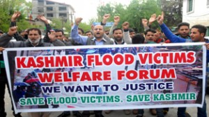 Members of  Kashmir Flood Victims Welfare Forum  protesting against State and Central Governments in Srinagar on Tuesday.  -Excelsior/Amin War