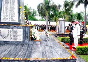 Former Army Chief and General Officer Commanding, Crossed Swords Division paying homage at War Memorial in Akhnoor.