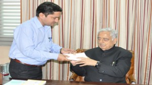 ETV journalist Sameer Bhat presenting cheque to Chief Minister Mufti Mohammad Sayeed on Thursday.