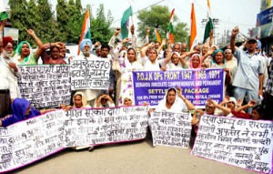 PoJK DPs holding protest demonstration near Press Club in Jammu on Wednesday.  -Excelsior/ Rakesh 