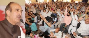 Former Union Health Minister Ghulam Nabi Azad addressing Congress convention in Jammu on Sunday.              —Excelsior/Rakesh