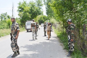 Security tightened in Shopian district after militant attack in Shopian. — Excelsior/Younis Khaliq