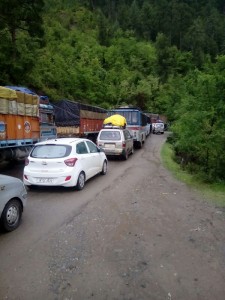 Vehicles stranded on Jammu-Srinagar National Highway on Thursday.—Excelsior/Vasu