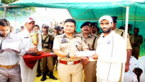 Captain of ICC Tahab Pulwama receiving a cash prize from the chief guest at DPL Pulwama on Wednesday.