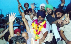 A winner with supporters after declaration of Cantonment Board election results on Sunday evening in Jammu.  -Excelsior/ Rakesh 