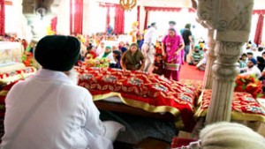 Devotees offering prayers at Gurdwara Tali Sahib, Talab Tillo in Jammu on Friday.      -Excelsior/ Rakesh