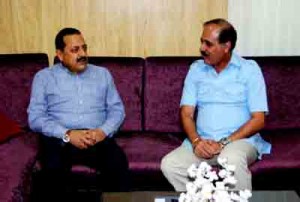 Lieutenant Governor of Andaman & Nicobar  with additional charge of Puducherry, Lt. Gen. A.K. Singh calling on Union Minister Dr Jitendra Singh at New Delhi on Sunday.