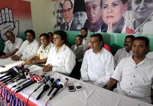 Senior AICC leader Raj Babbar addressing press conference in Jammu on Wednesday.    —Excelsior/Rakesh