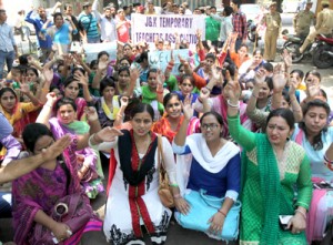 Temporary teachers during a protest in front of Press Club, Jammu on Saturday.— Excelsior / Rakesh