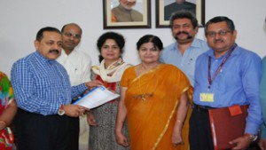 A deputation of "National Association of the Deaf" (NAD) presenting a memorandum to Union Minister Dr Jitendra Singh at New Delhi.