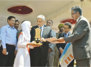 J&K Bank Chairman Mushtaq Ahmad awarding a winner during Children’s Painting Competition held at Srinagar on Tuesday.