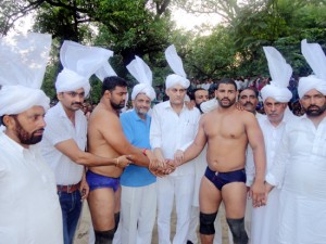 Rakesh Wazir inaugurating bout to declare open 111th Banyal Kesari Dangal