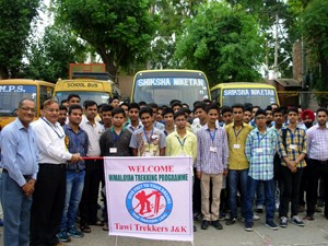 Rameshwar Mengi flagging-off trekkers at Jammu.